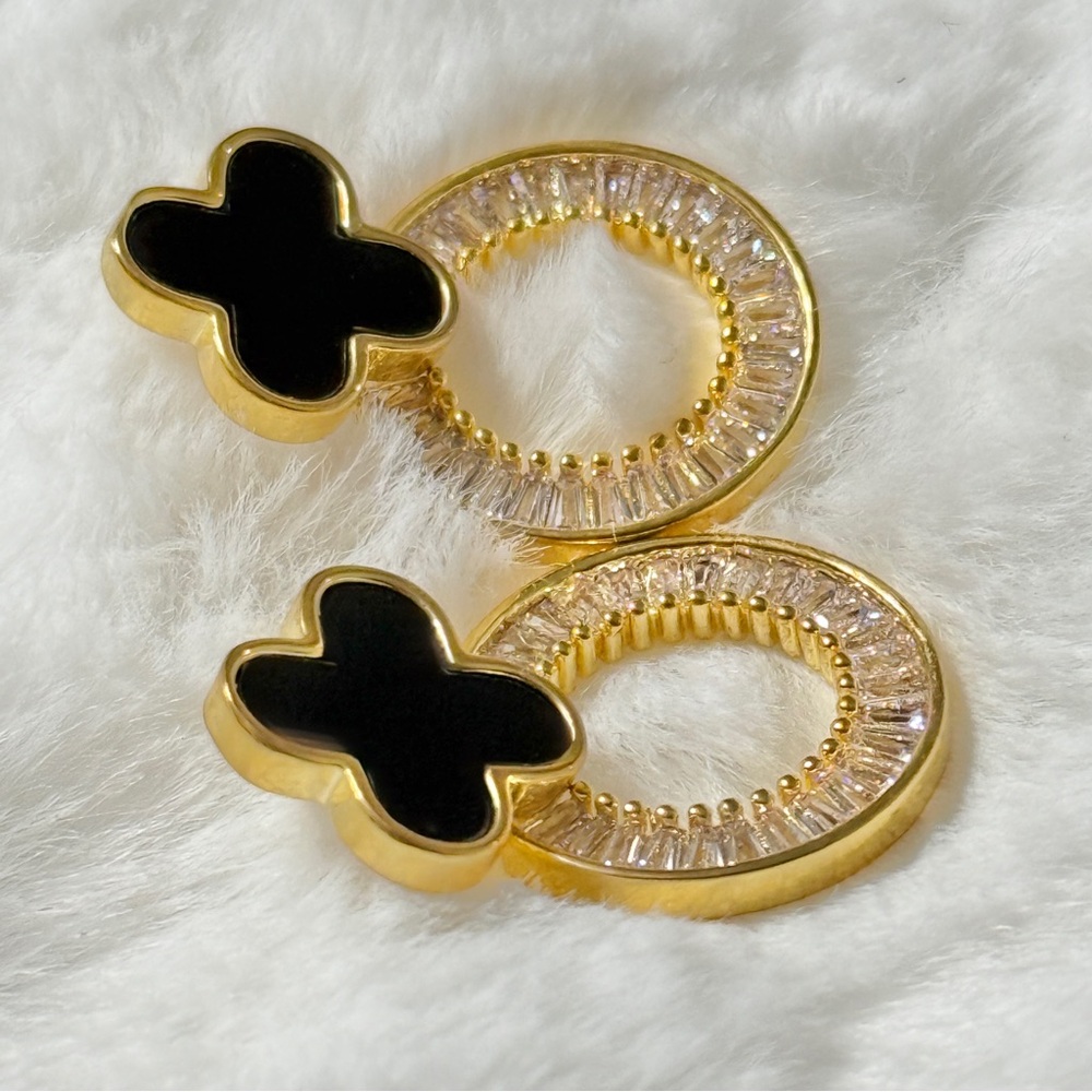 14K Gold Plated Four-leaf Clover Cubic Zirconia Stud Earrings New - Picture 8 of 9